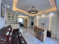 鼎峰尚境三期 4房2厅  豪华装修南北 租金5000元/月