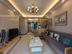 嘉宏松湖里的鱼 3房2厅  精装修朝北 租金3800元/月